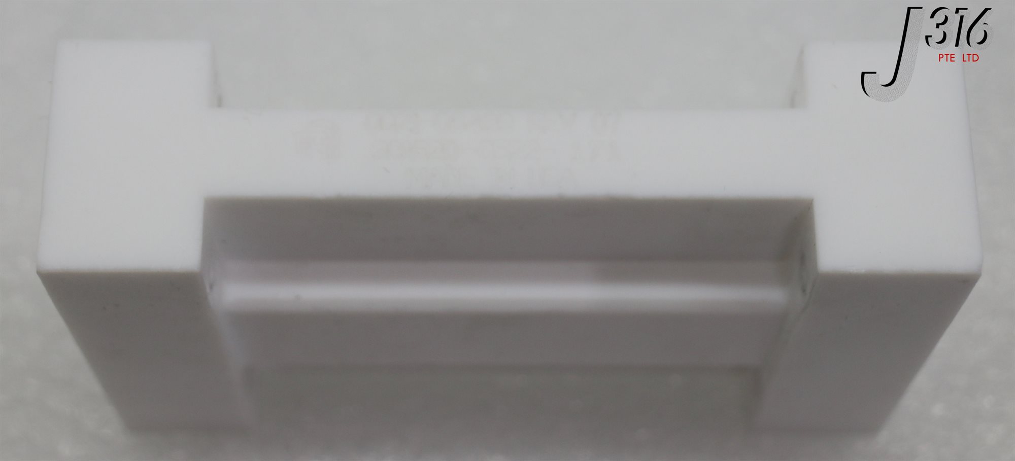 とと 34805 APPLIED MATERIALS MANIFOLD, TEFLON FEED THRU, LID, CH PRDC